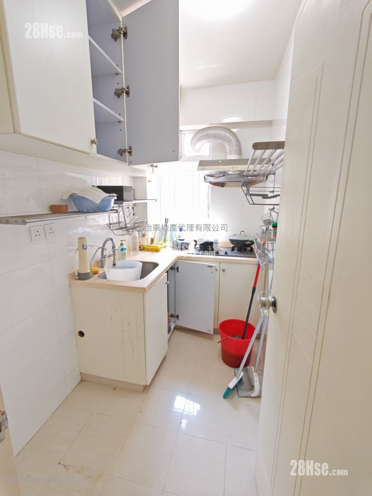 Elizabeth House Rental 2 Bedrooms , 1 Bathroom 540 ft²