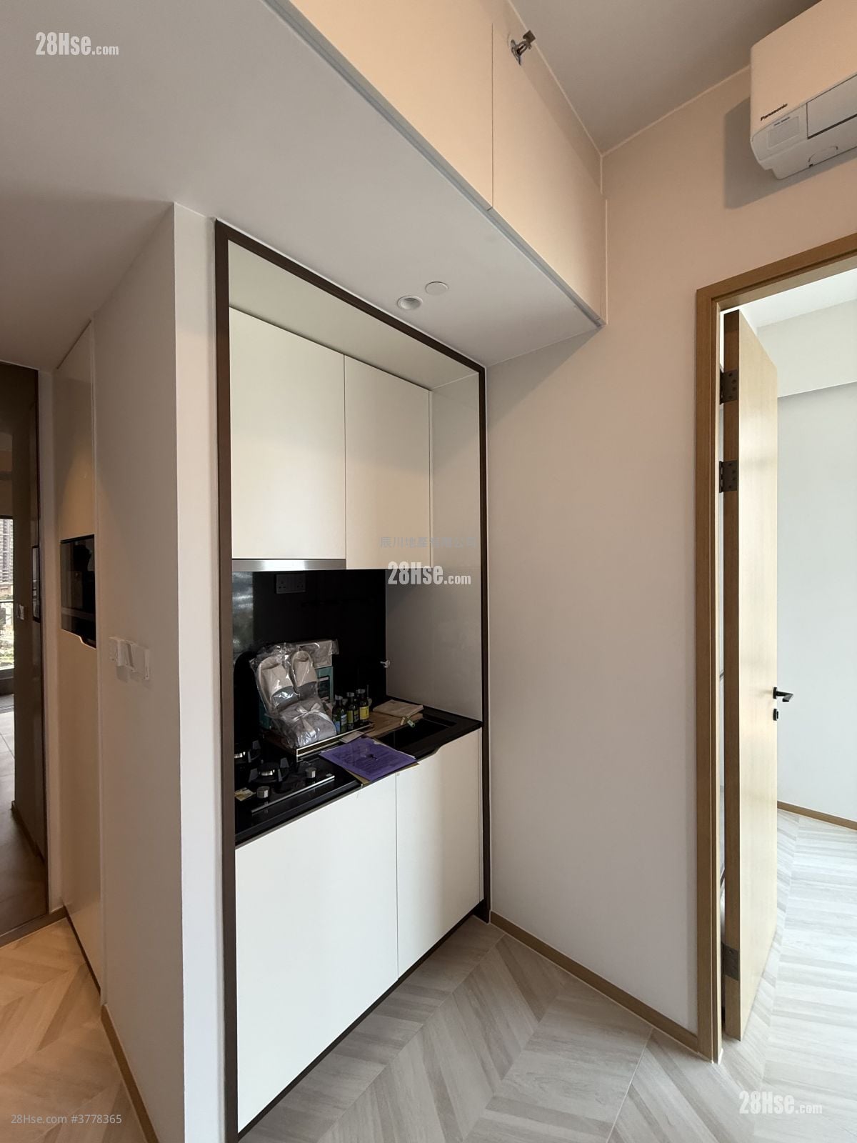 Eight Southpark Sell 1 Bedroom , 1 Bathroom 261 ft²