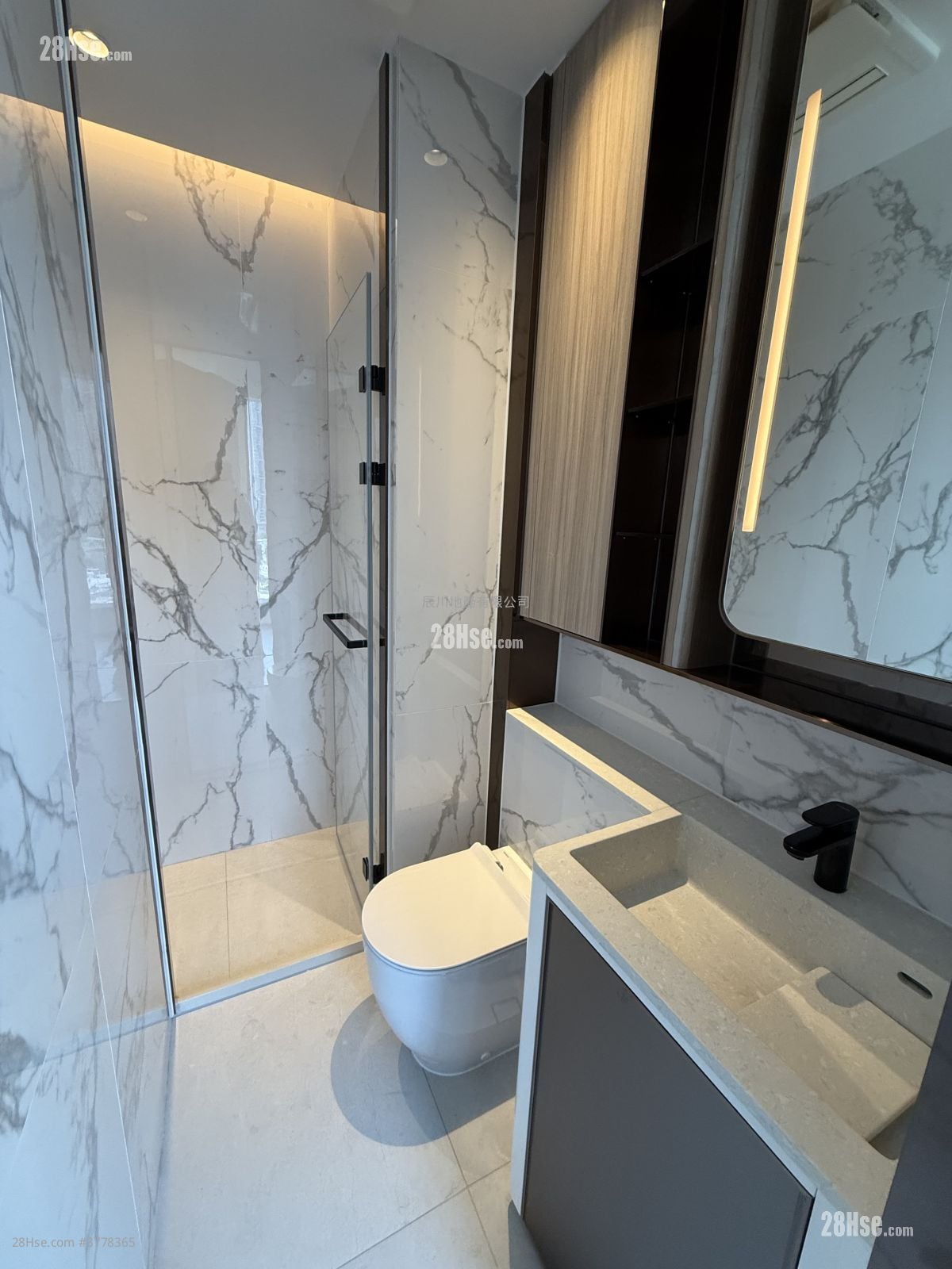 Eight Southpark Sell 1 Bedroom , 1 Bathroom 261 ft²