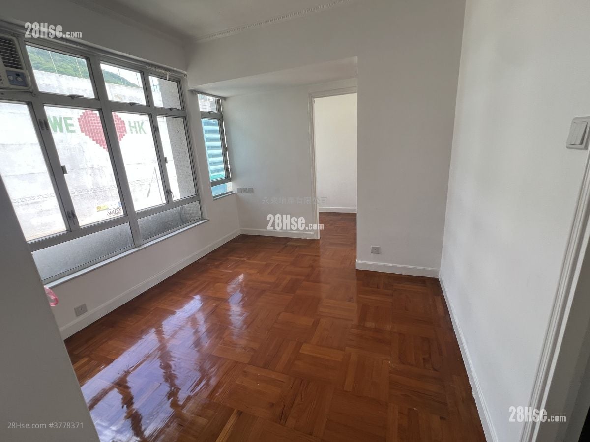 Hong Kong Garden Sell 353 ft²