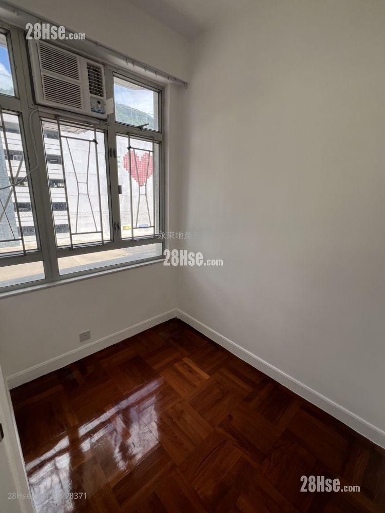 Hong Kong Garden Sell 353 ft²