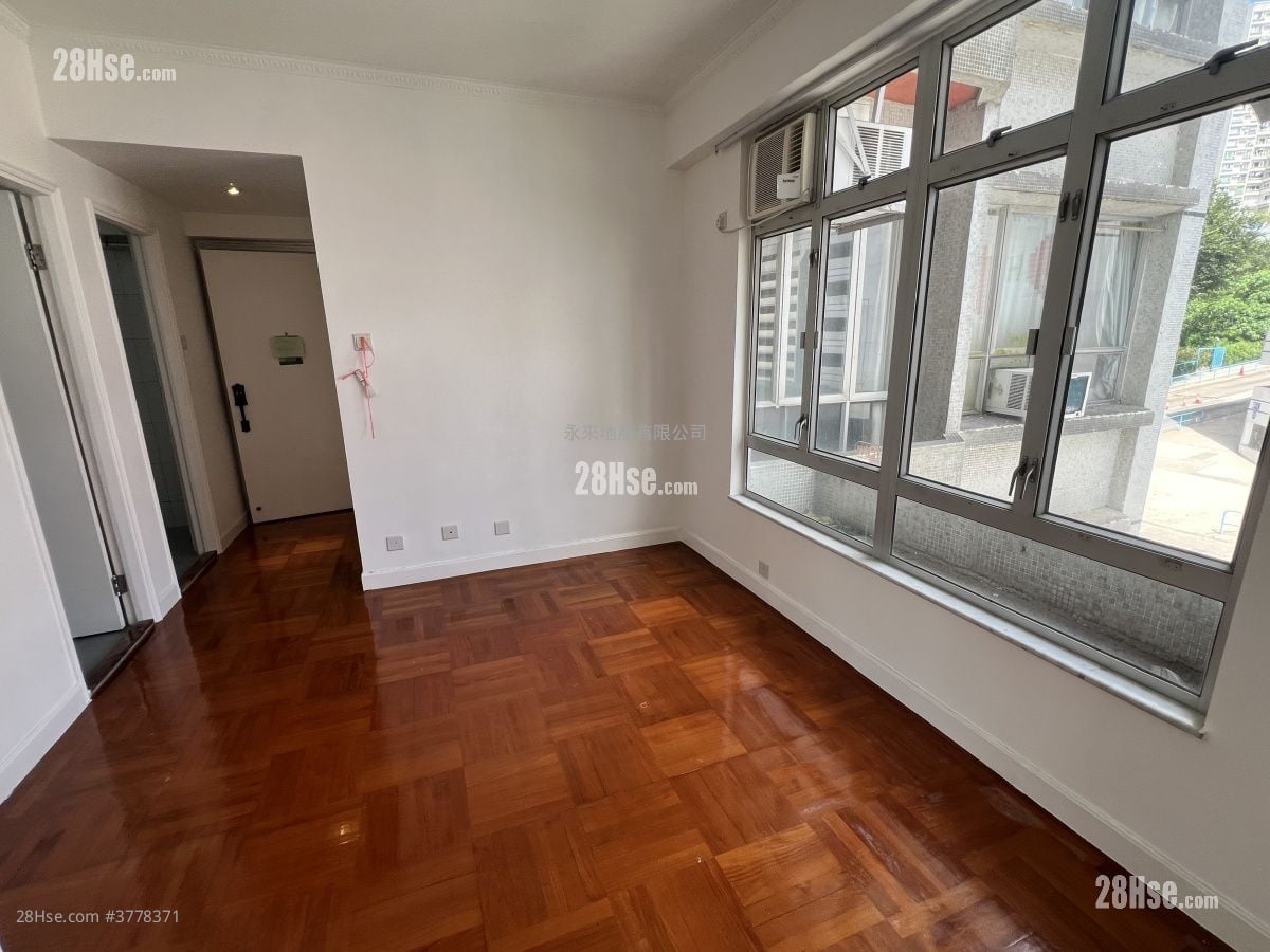 Hong Kong Garden Sell 353 ft²