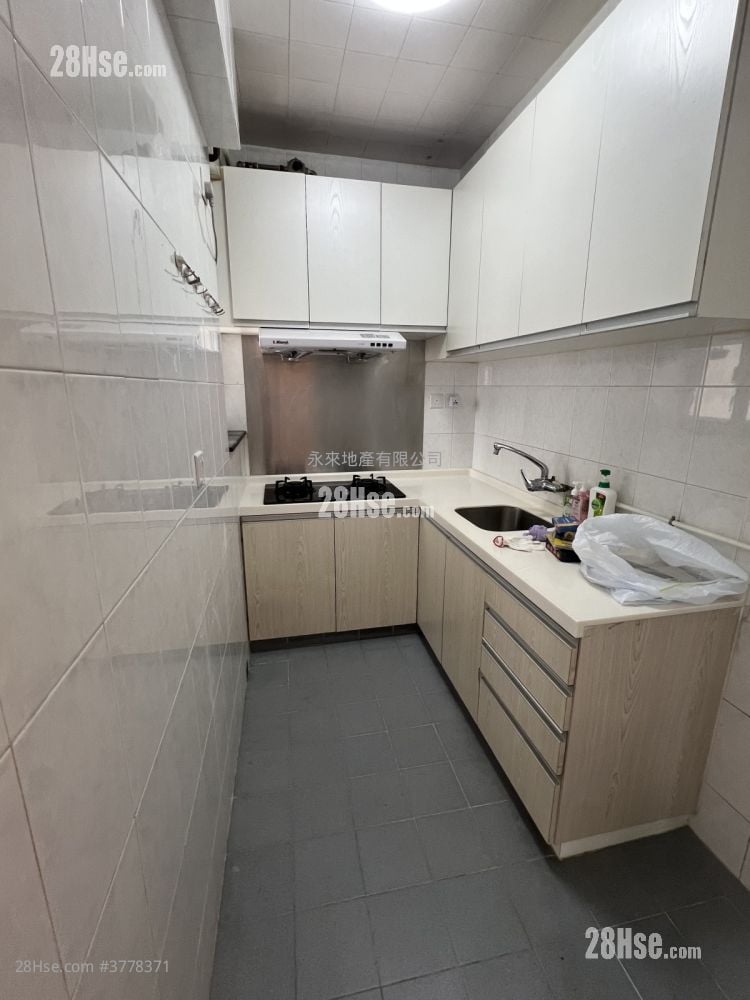 Hong Kong Garden Sell 353 ft²