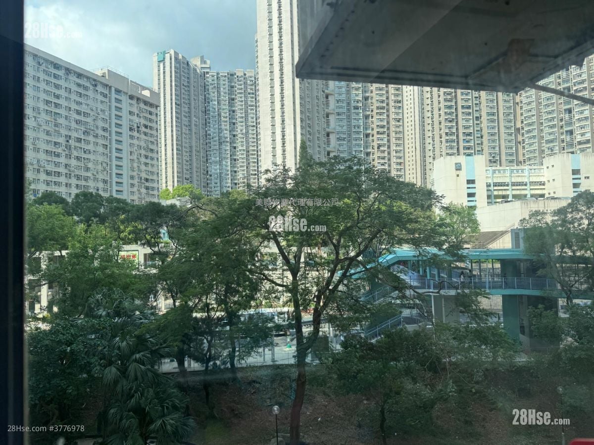 Lung Poon Court Sell 2 Bedrooms , 1 Bathroom 426 ft²