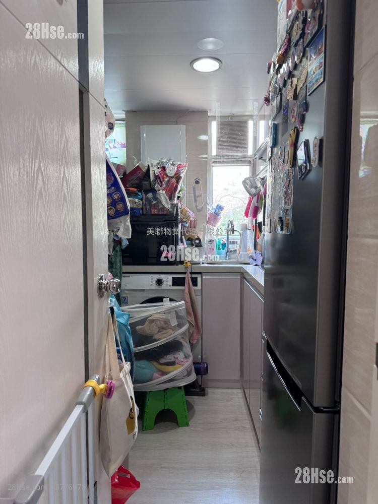 Lung Poon Court Sell 2 Bedrooms , 1 Bathroom 426 ft²