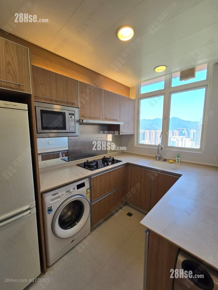 厨房: 晋名峰 售盘 2 房 , 1 浴室 568 平方尺