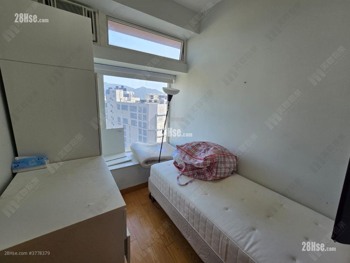 睡房 1: 晋名峰 售盘 2 房 , 1 浴室 568 平方尺