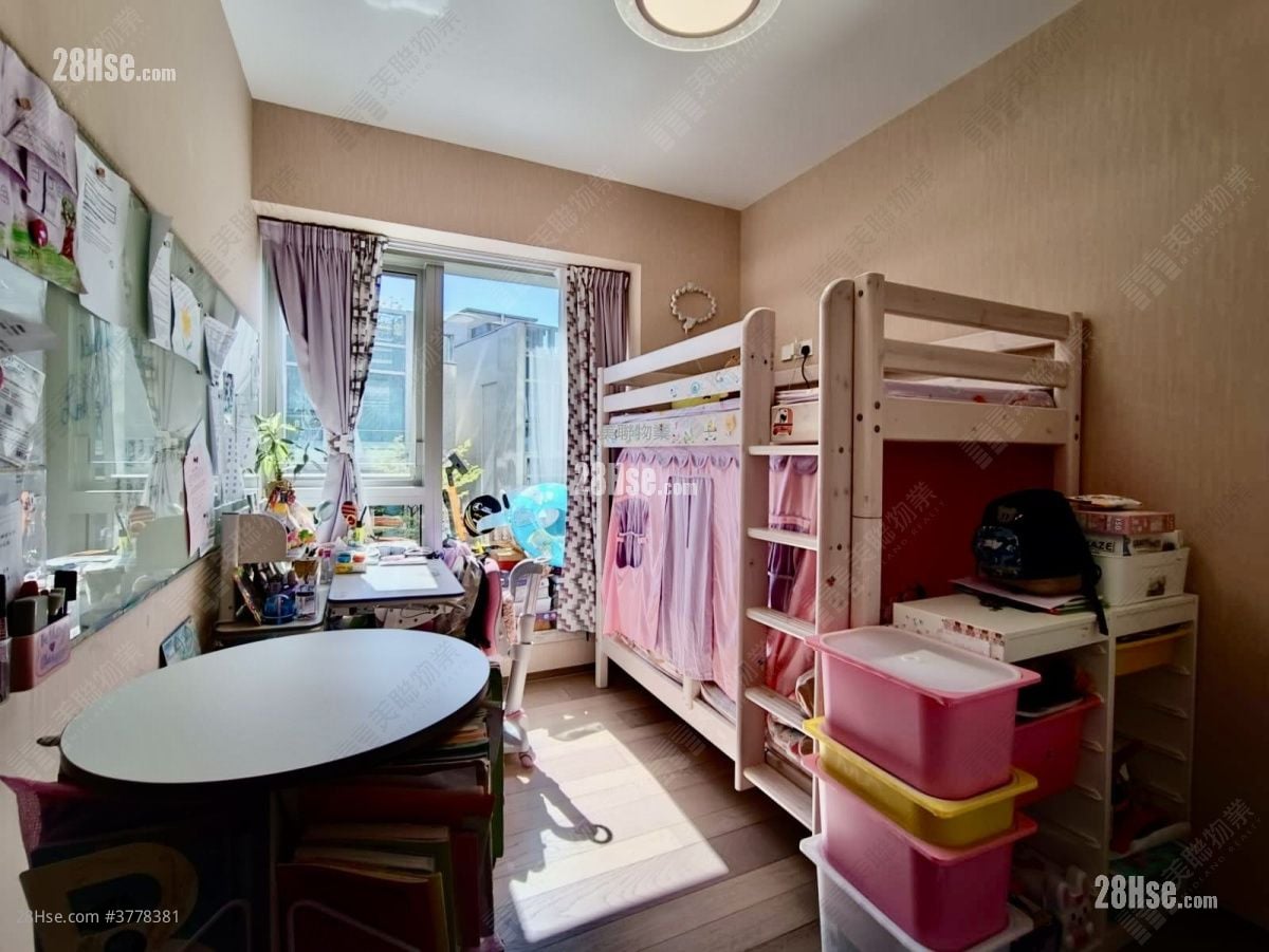 睡房 3: 富豪山峯 售盘 4 房 , 4 浴室 1,623 平方尺