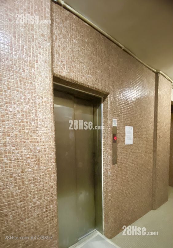 Yan On Building Rental 180 ft²