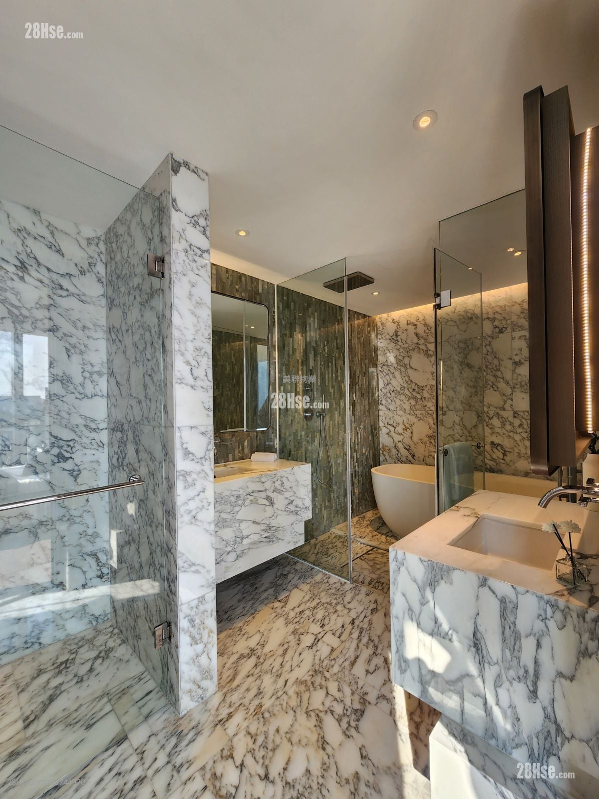 浴室: 澐沣 售盘 4 房 , 4 浴室 1,790 平方尺