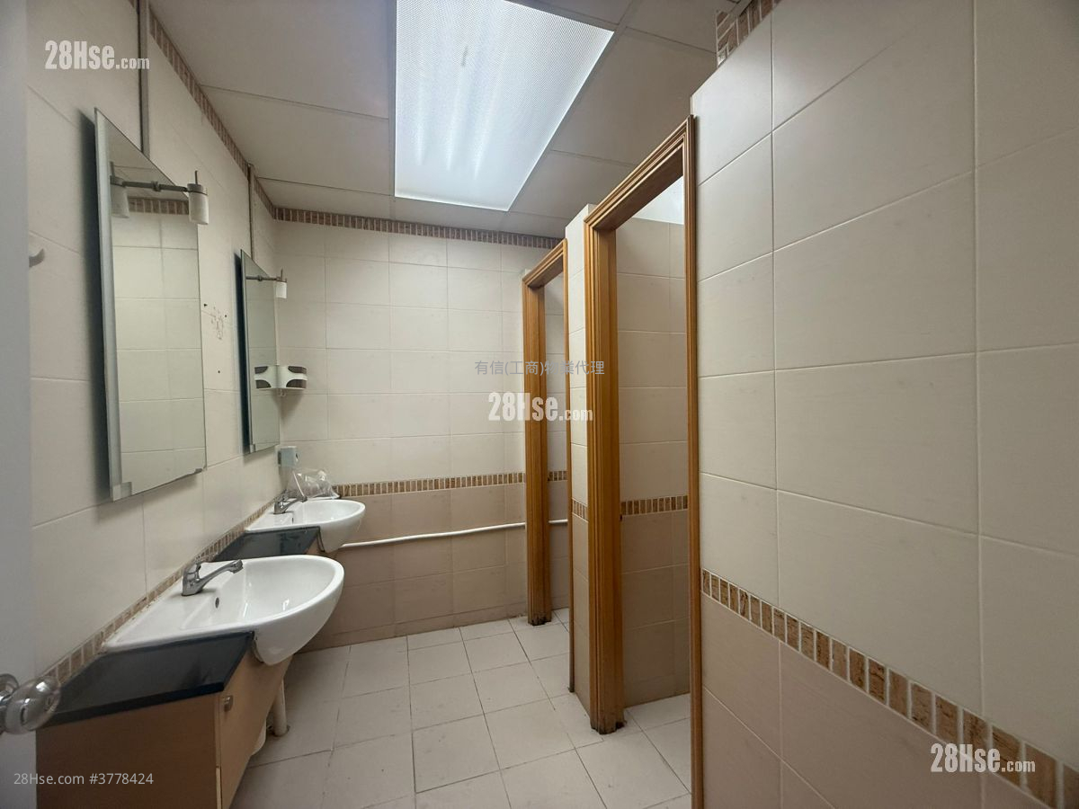 Tong Yuen Factory Building Rental 4 Bedrooms , 2 Toilets