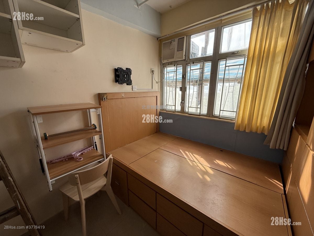 Yau Fook Building Rental Studio , 1 Bathroom 120 ft²