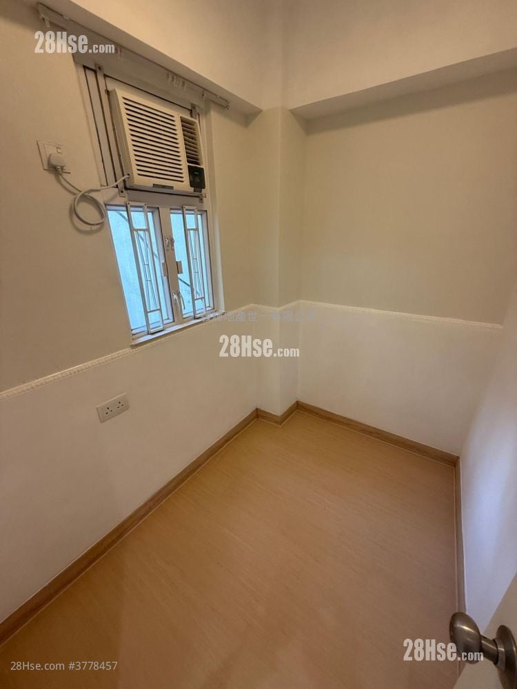 Hang Wan Building Sell Studio , 1 Bathroom 322 ft²