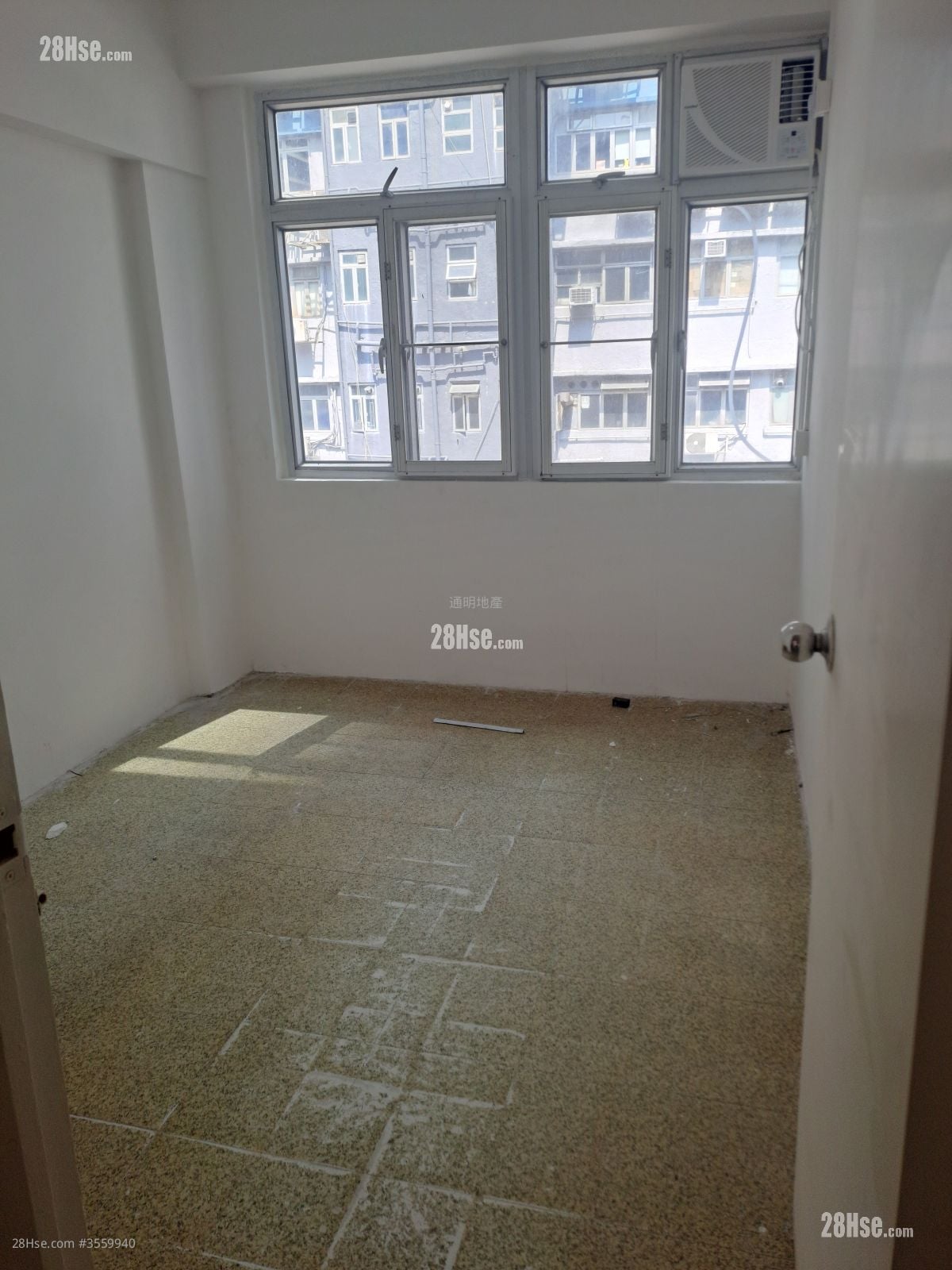 新荣大楼 租盘 3 房 , 1 浴室 480 平方尺