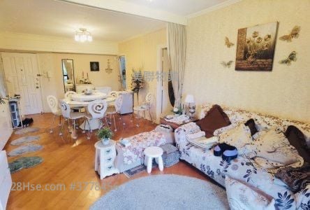 Parc Royale Sell 3 Bedrooms , 2 Bathrooms 942 ft²