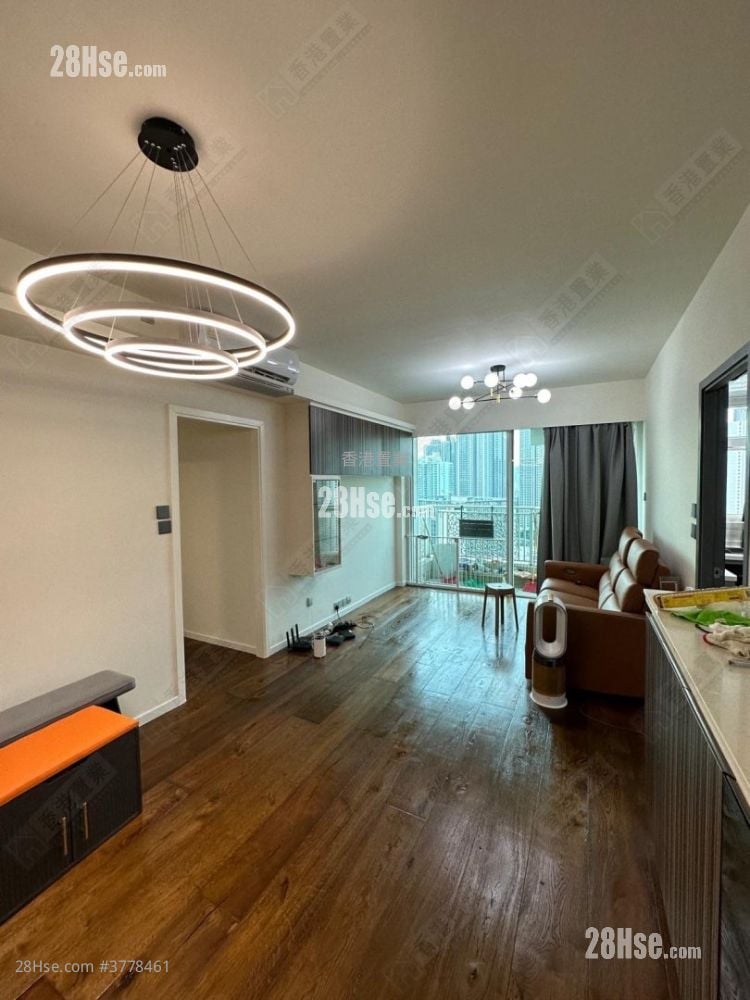 The Sparkle Sell 3 Bedrooms , 3 Bathrooms 787 ft²