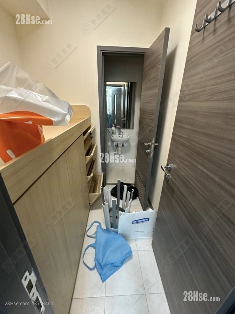 The Sparkle Sell 3 Bedrooms , 3 Bathrooms 787 ft²