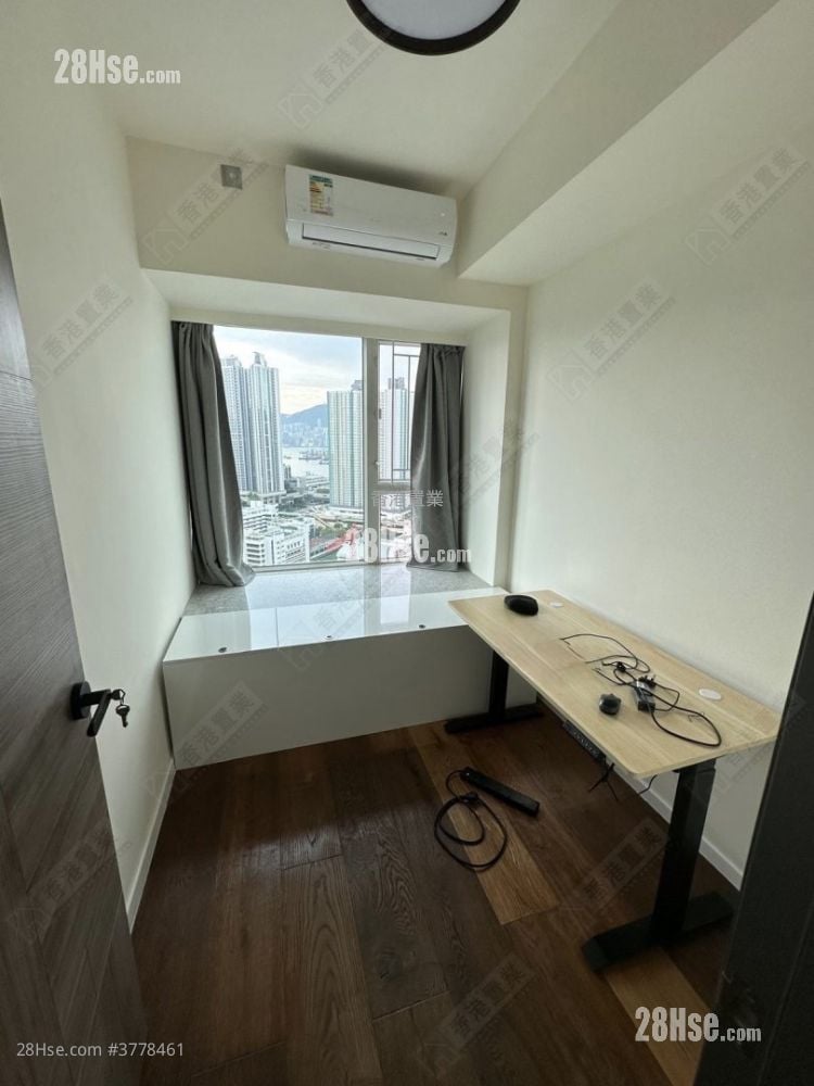 The Sparkle Sell 3 Bedrooms , 3 Bathrooms 787 ft²