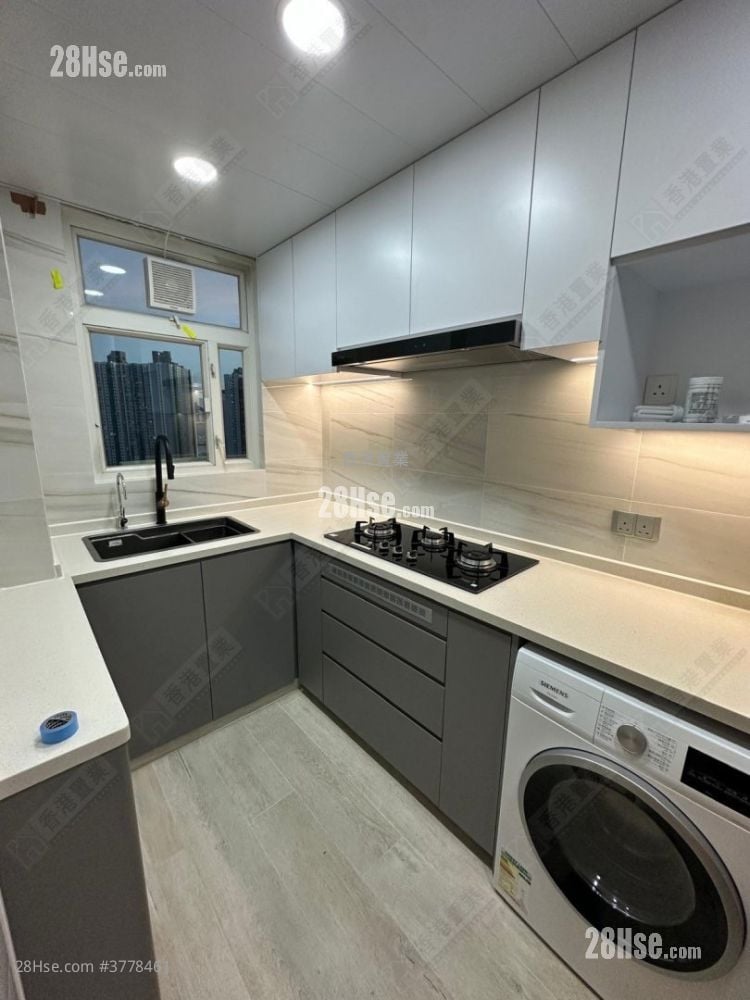 The Sparkle Sell 3 Bedrooms , 3 Bathrooms 787 ft²