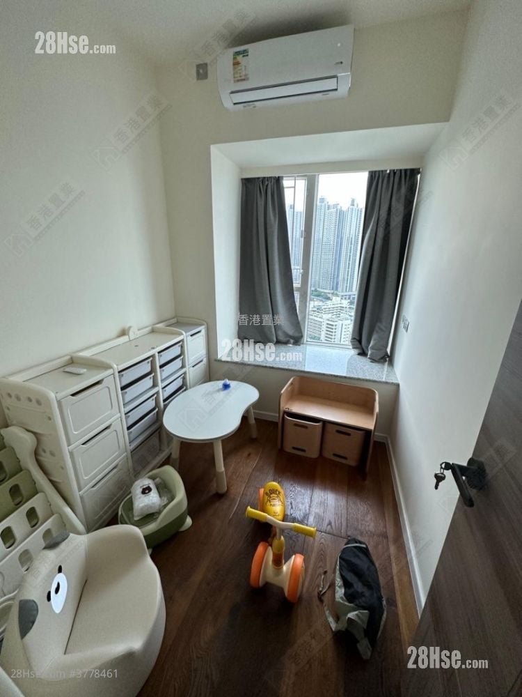 The Sparkle Sell 3 Bedrooms , 3 Bathrooms 787 ft²