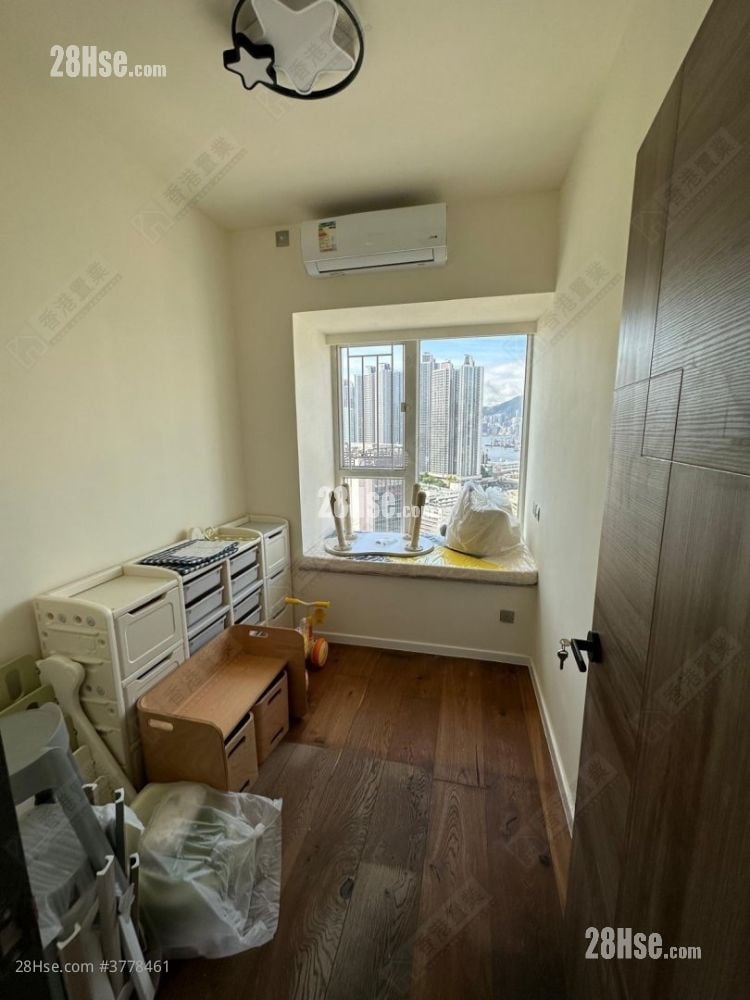 The Sparkle Sell 3 Bedrooms , 3 Bathrooms 787 ft²