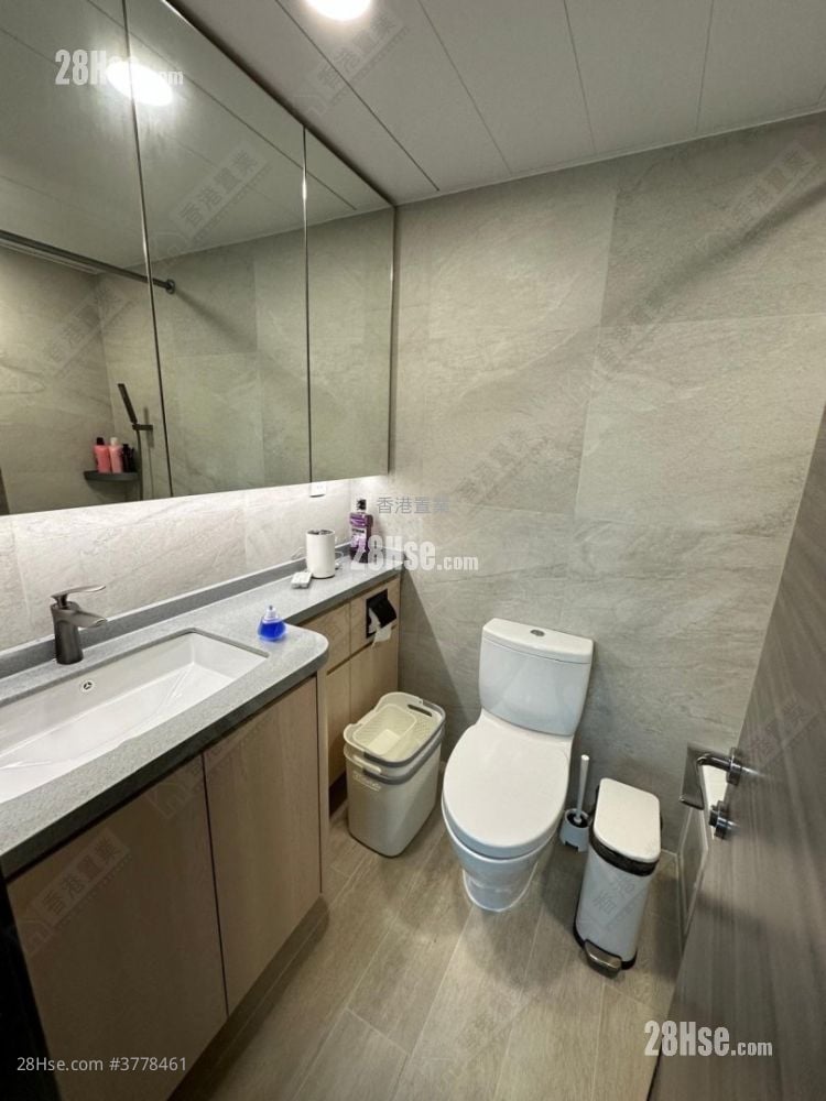 The Sparkle Sell 3 Bedrooms , 3 Bathrooms 787 ft²