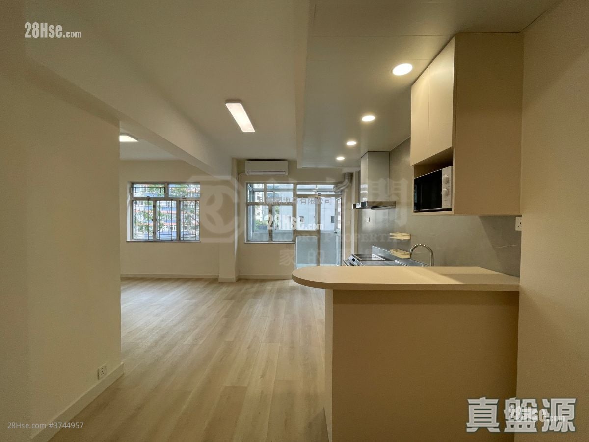 Golden Court Sell 3 Bedrooms , 1 Bathroom 928 ft²