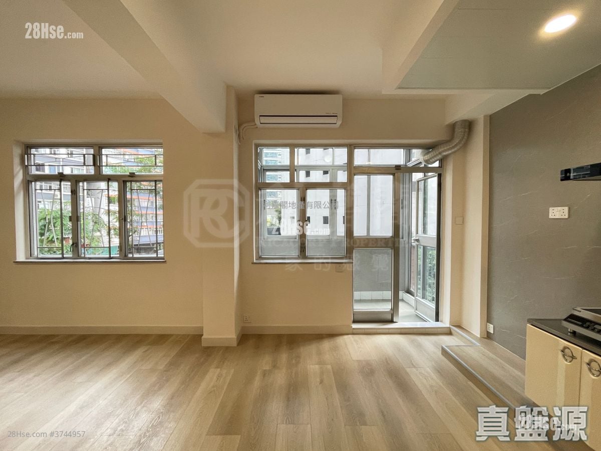 Golden Court Sell 3 Bedrooms , 1 Bathroom 928 ft²