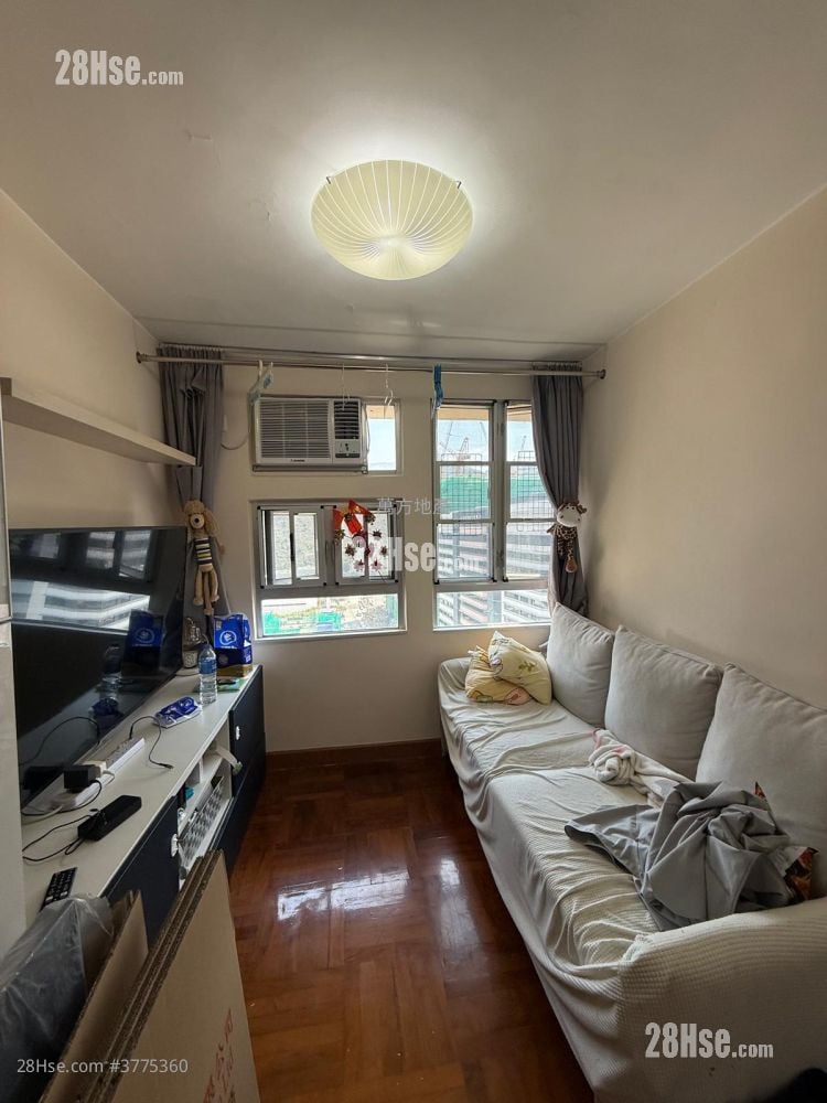 Yue Tin Court Sell 2 Bedrooms , 1 Bathroom 449 ft²