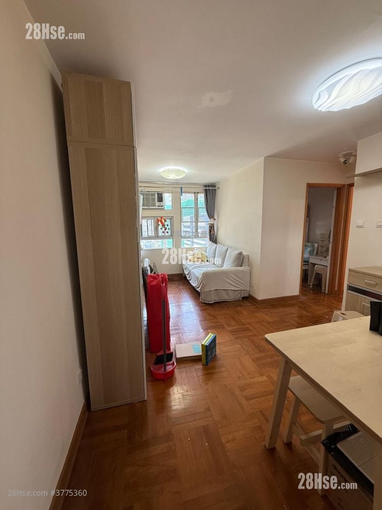 Yue Tin Court Sell 2 Bedrooms , 1 Bathroom 449 ft²