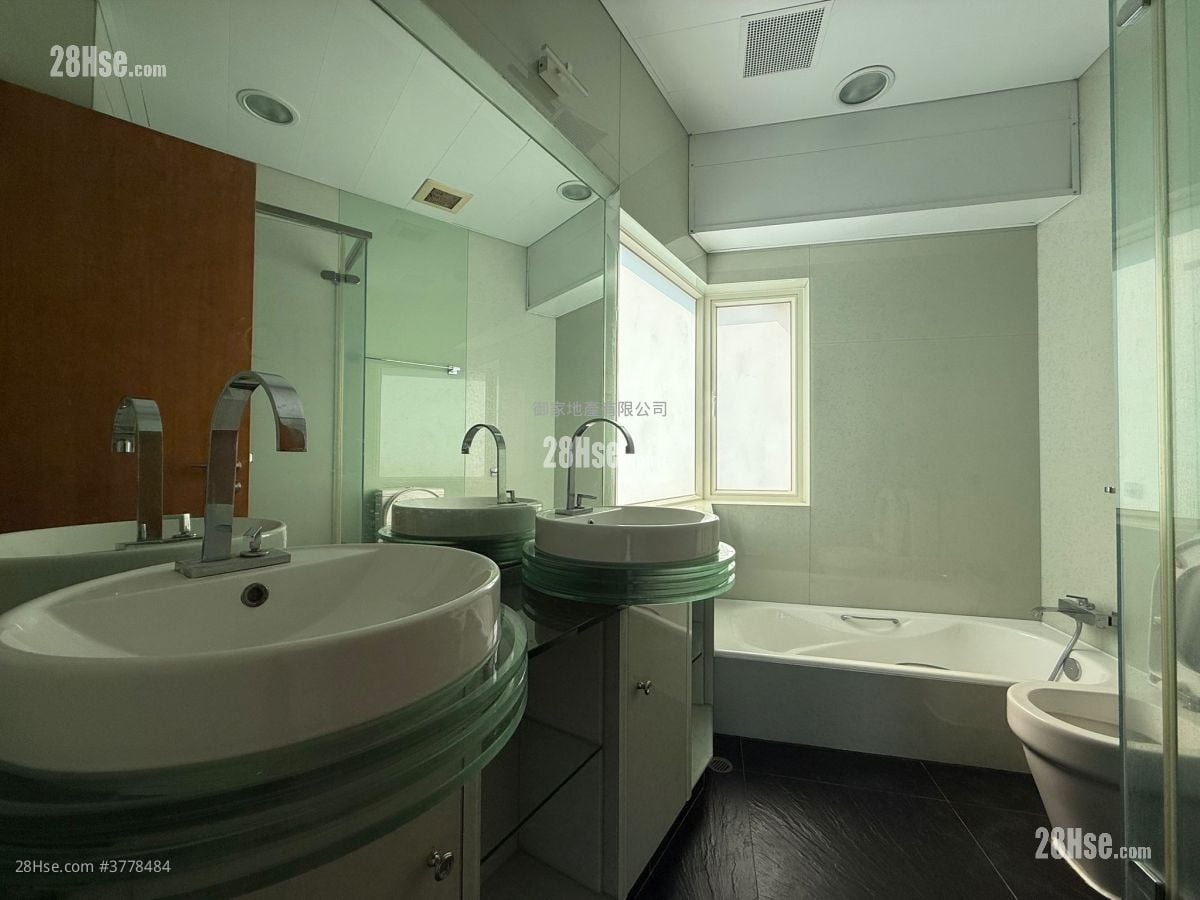 L'utopie Rental 4 Bedrooms , 3 Bathrooms 1,533 ft²