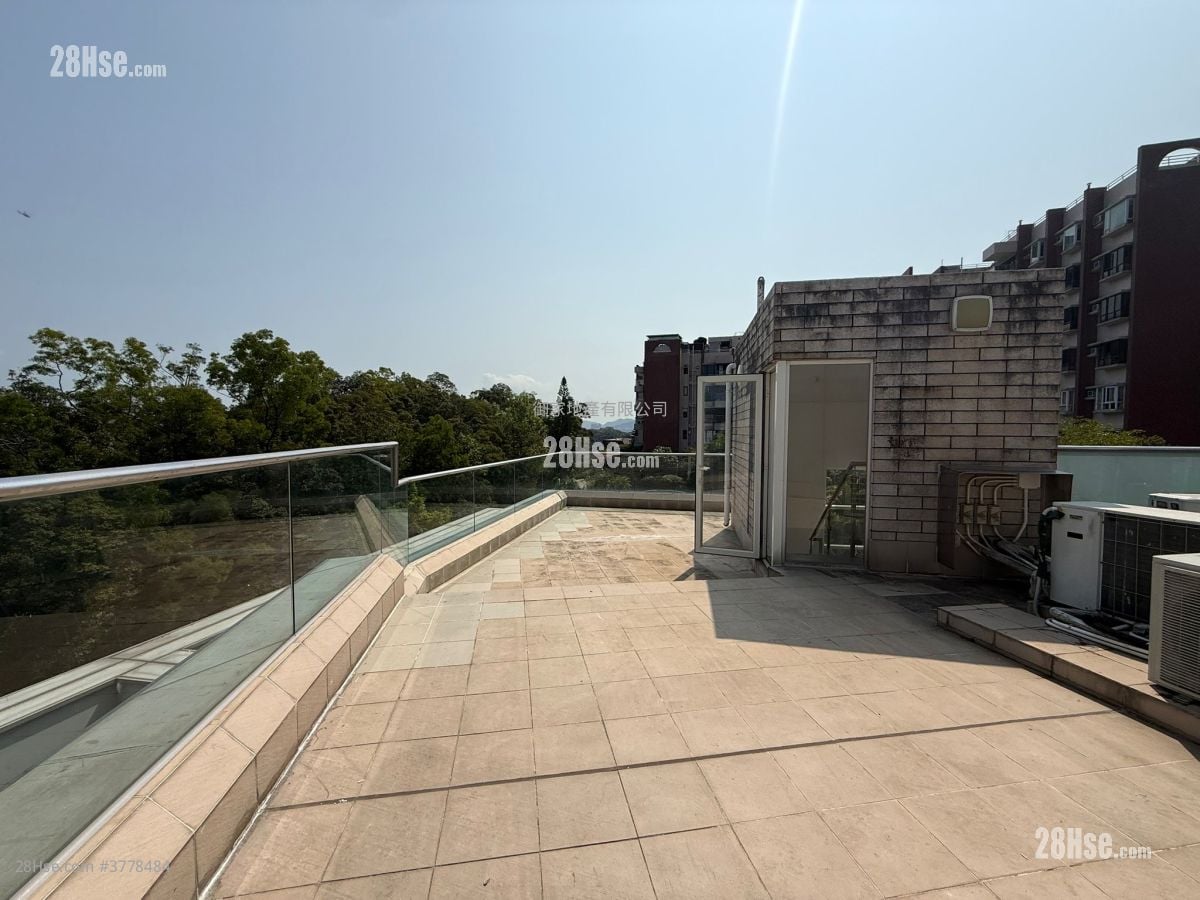 L'utopie Rental 4 Bedrooms , 3 Bathrooms 1,533 ft²