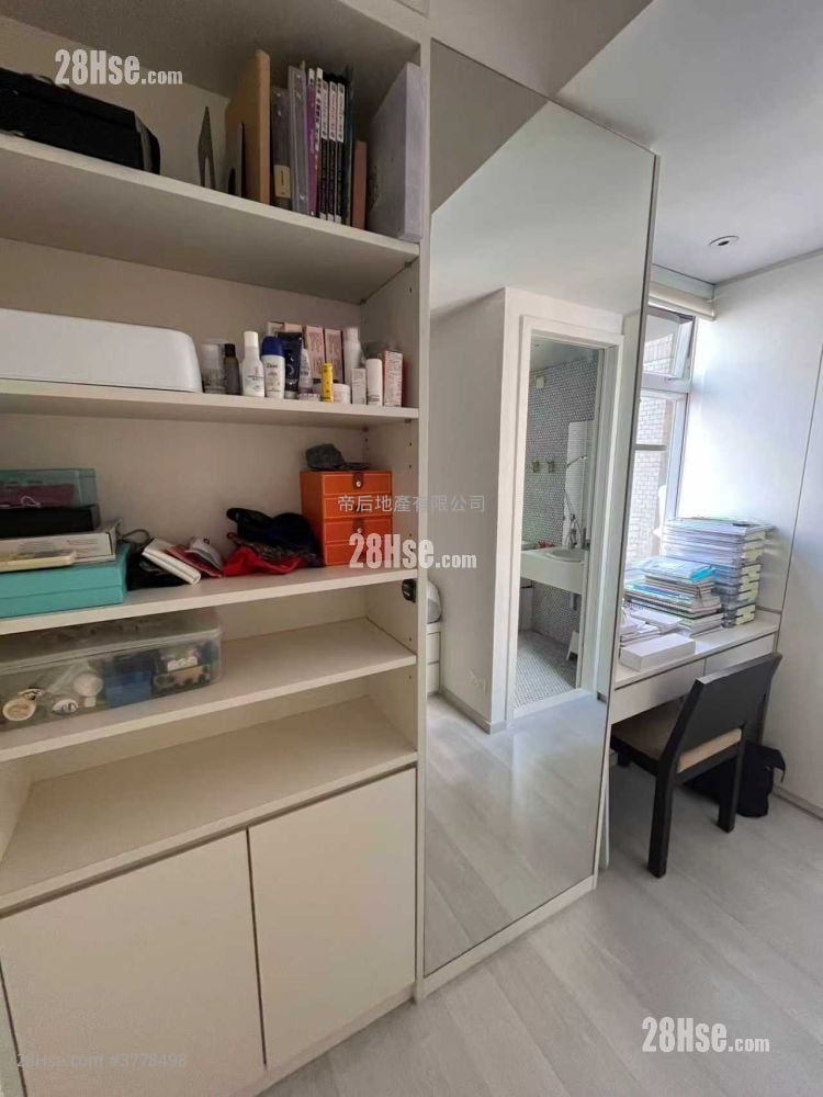 Nam Pak Hong Building Sell 3 Bedrooms 923 ft²