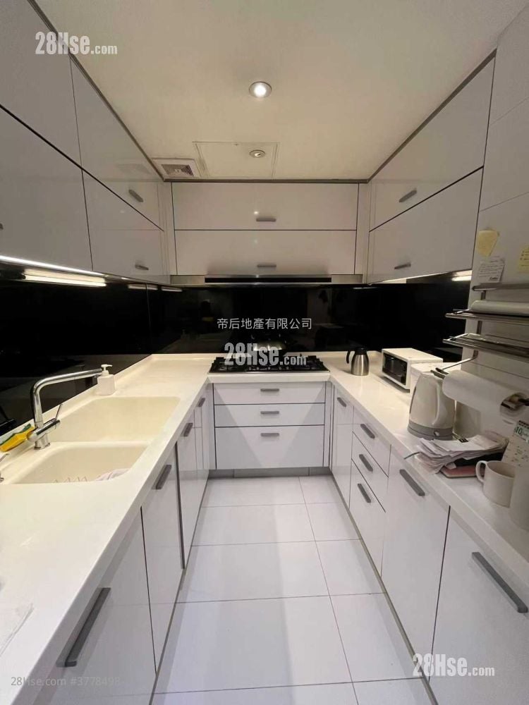 Nam Pak Hong Building Sell 3 Bedrooms 923 ft²