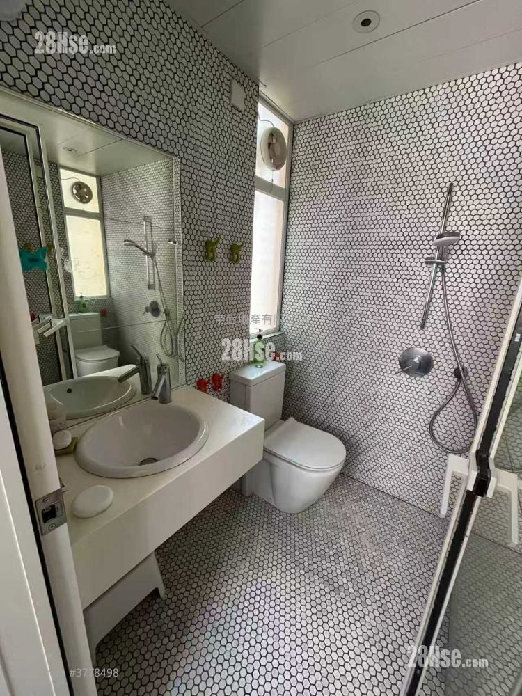 Nam Pak Hong Building Sell 3 Bedrooms 923 ft²