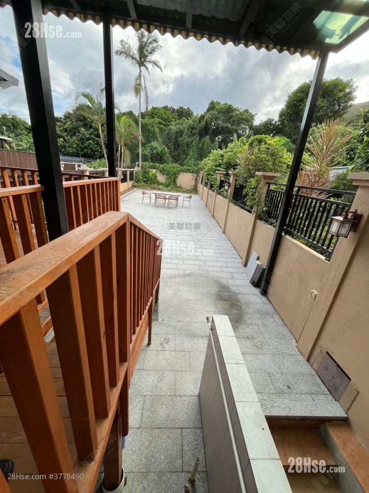 Villa Pinada House Sell 3 Bedrooms 1,178 ft²