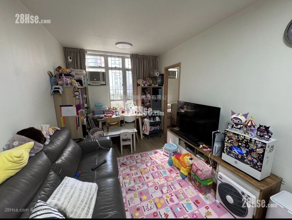 Hoi Lok Court Sell 2 Bedrooms 473 ft²