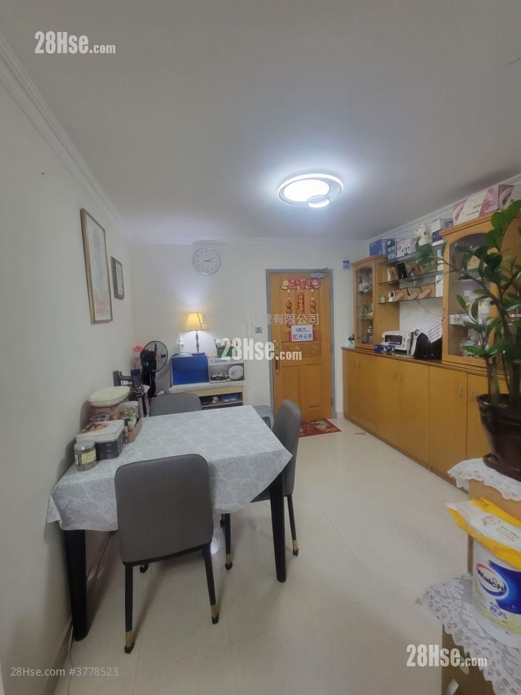 Charming Garden Sell 592 ft²