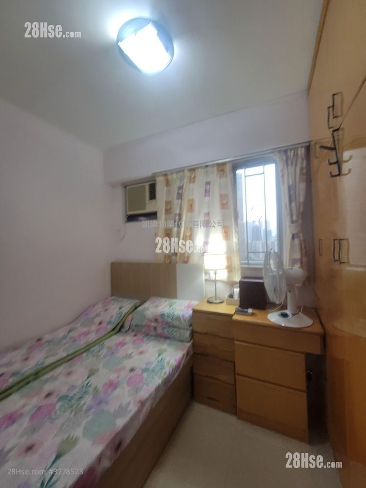 Charming Garden Sell 592 ft²