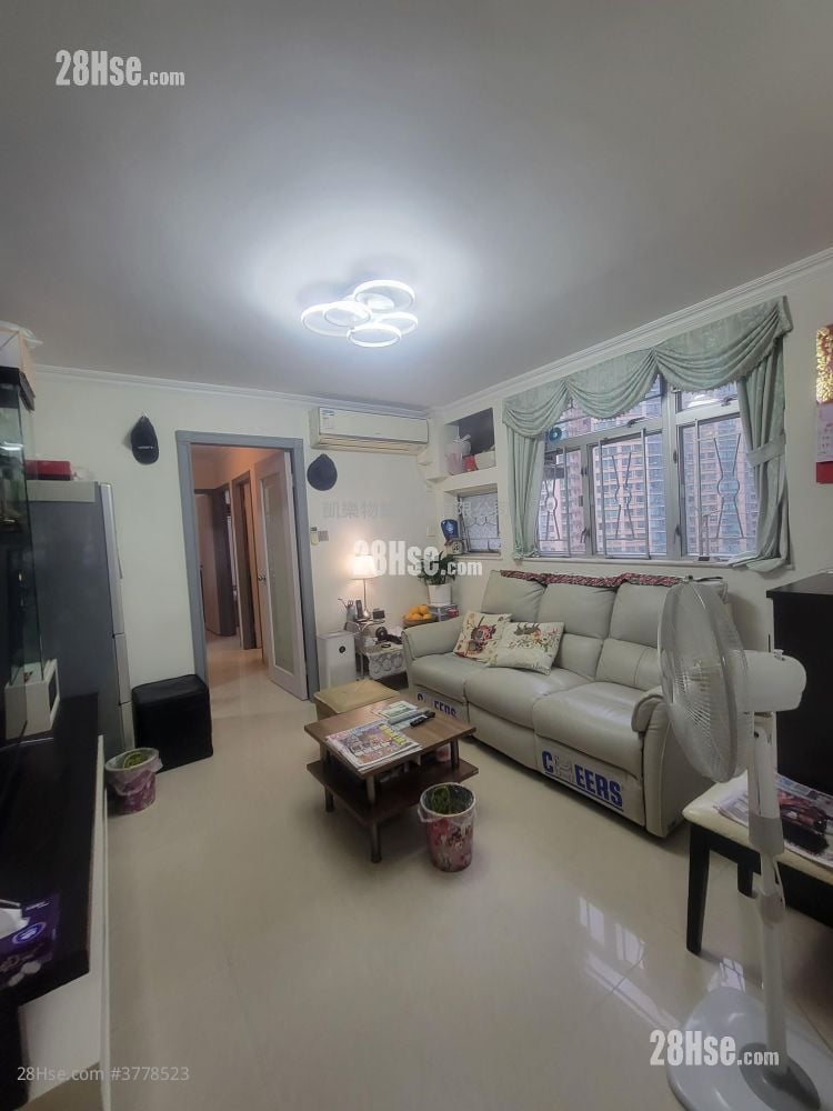 Charming Garden Sell 592 ft²