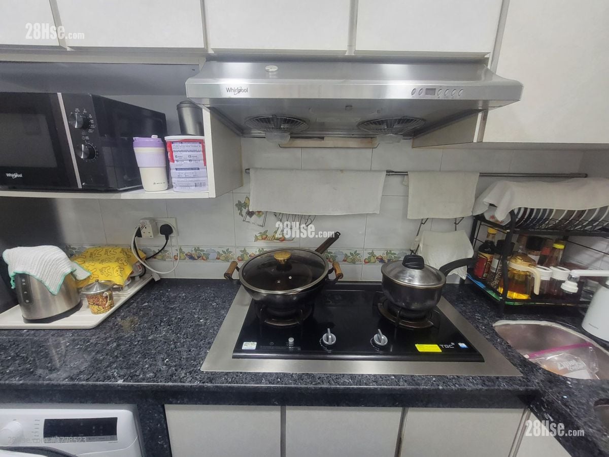 Charming Garden Sell 592 ft²