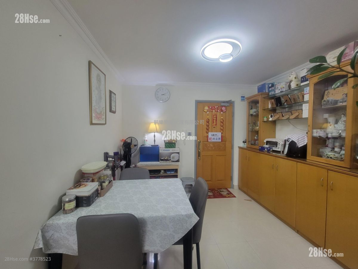 Charming Garden Sell 592 ft²