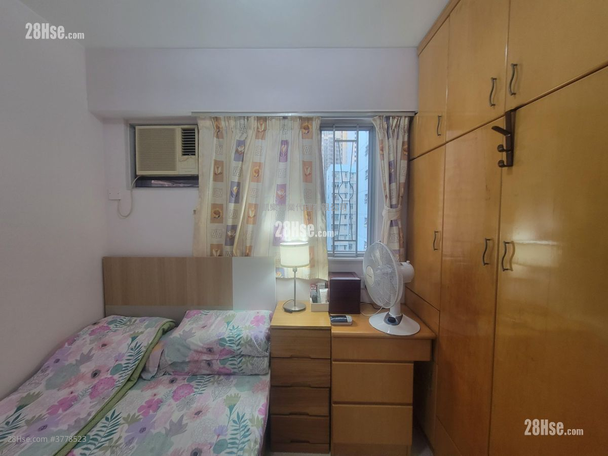 Charming Garden Sell 592 ft²