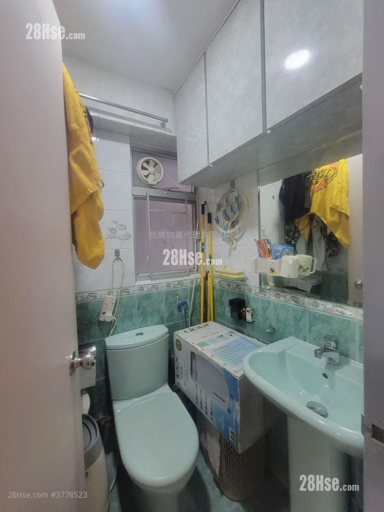 Charming Garden Sell 592 ft²