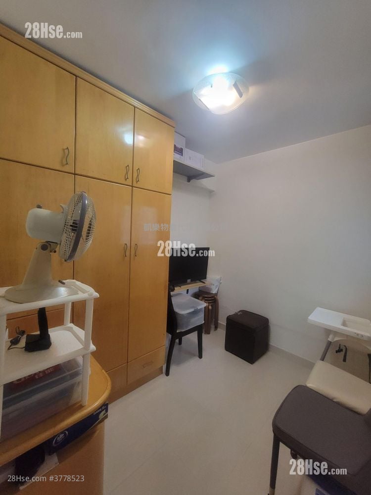 Charming Garden Sell 592 ft²