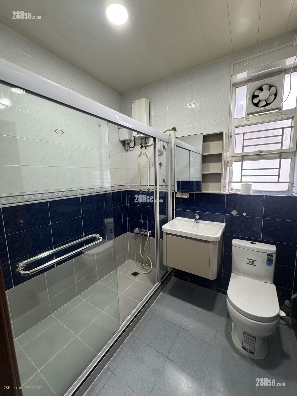 村屋 租盘 4 房 , 2 浴室