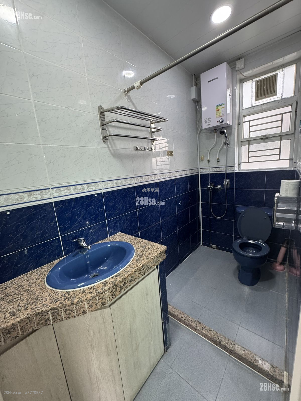 村屋 租盘 4 房 , 2 浴室