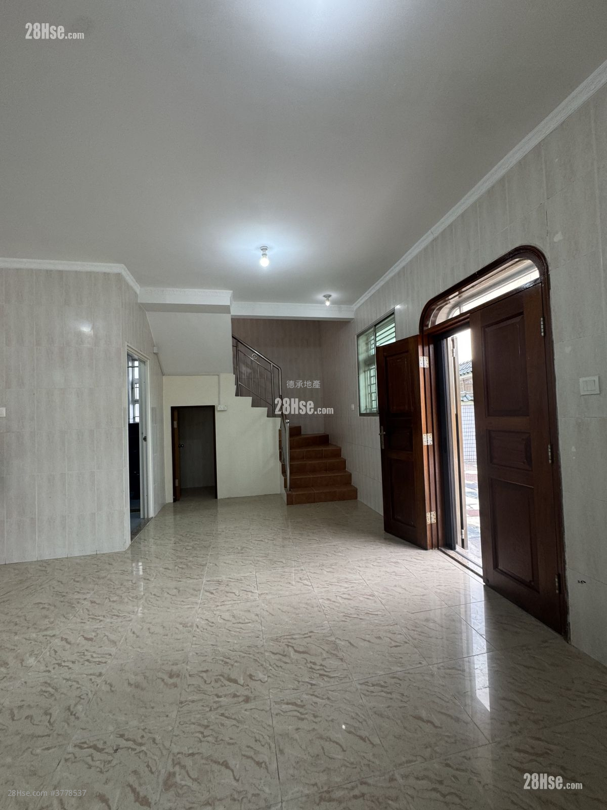 村屋 租盘 4 房 , 2 浴室