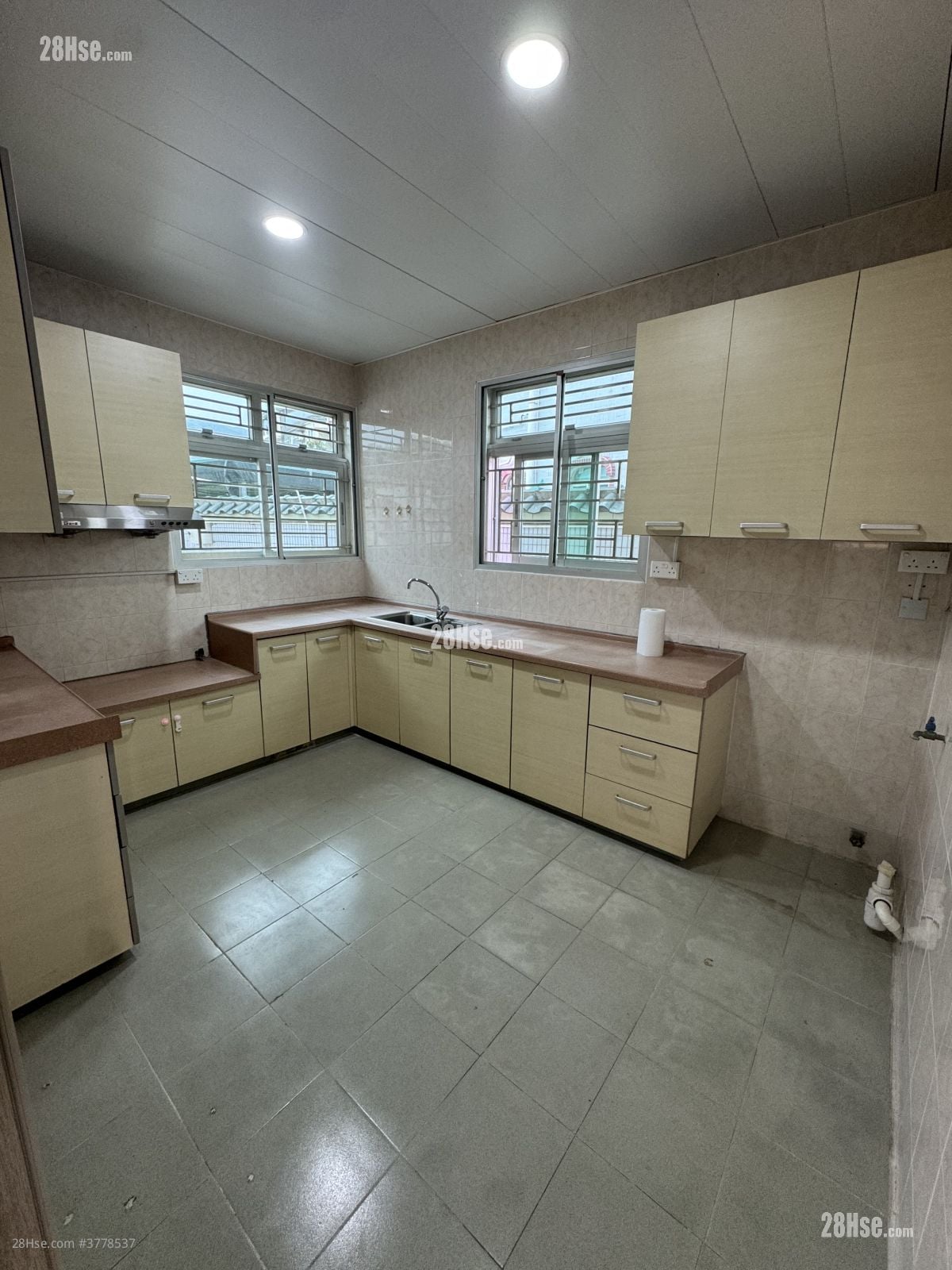 村屋 租盘 4 房 , 2 浴室