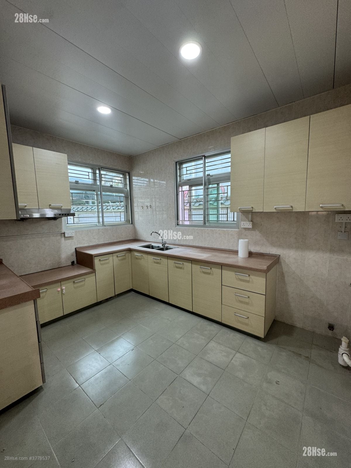 村屋 租盘 4 房 , 2 浴室